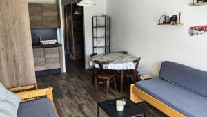 Résidence Caron - Appartement pour 4 personnes avec balcon exposé Sud MAE-5724