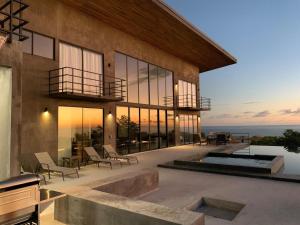 Prime Hermosa- Ocean View Villa with Infinity Pool