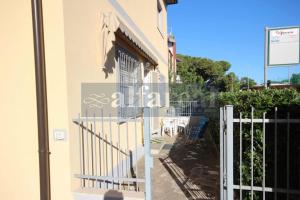 Luisa Levante, 100 mt dal mare, clima, spazio esterno, wifi! by Alfareal