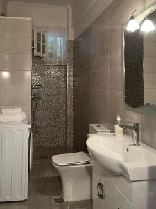 Papadatos Apts With Amazing View - 5mins from the beach