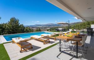 Villa Sunset Split overviewing Split and Podstrana bay