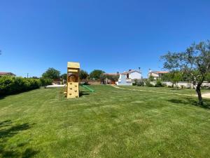 3 holiday apartments with shared pool, peaceful location 