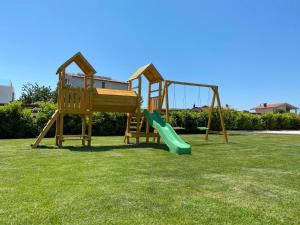 3 holiday apartments with shared pool, peaceful location 