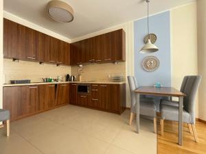 Klimatyzowany apartament z basenem i garażem Willa 4 Pory Roku