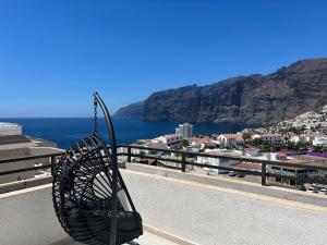 4 bedroom 2 bathroom Penthouse with Private patio and jacuzzi, astonishing views of Los Gigantes