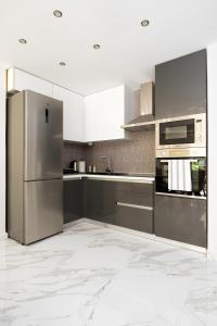 Crystal Haven Luxury Apartment by BiNoBi!