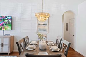 2301 Butterfly Palm Way 101