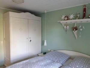 Dollhouse Modern retreat