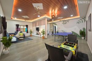 EKOSTAY - Blue Door Villa