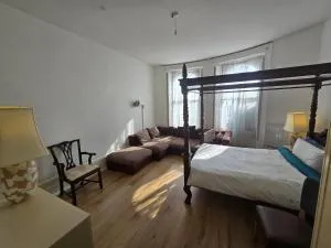 Studio next to port, cliffs, with parking - Dover