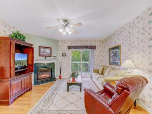 Cozy Corner Whispering Pines 421