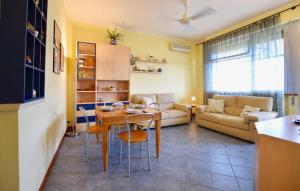 Cozy Apartment In Lido Di Camaiore