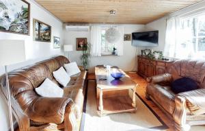 Gorgeous Home In Örkelljunga With Wifi