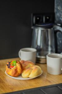 Cozy Apartment with Air Conditioner and Parking by Noclegi Renters