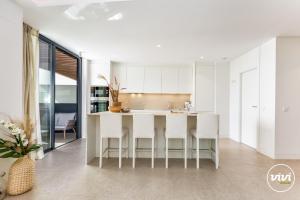 ViVi Homes - Rembrandt Pool, Sauna, Gym & Sea View