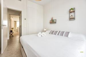 ViVi Homes - Rembrandt Pool, Sauna, Gym & Sea View