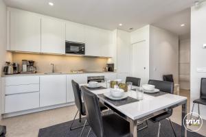 ViVi Homes - Choco Pool, Gym, Terrace & Beach