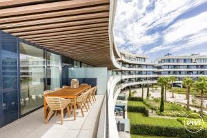 ViVi Homes - Alma Pool, Gym, Sauna, Terrace & Sea View