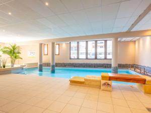 Appartement 6 pers. au Centre-Ville avec Piscine, Sauna, Parking, et Balcon - FR-1-296-416