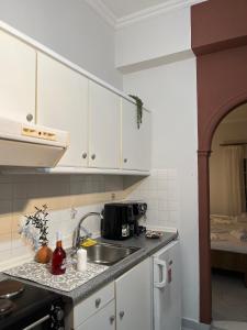 Papadatos Apts With Amazing View - 5mins from the beach