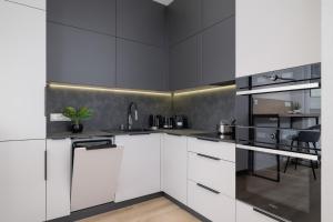 Lema 19 Uniqe Apartment in Krakow with Garden Air Conditioning Parking near Tauron Arena by Renters Prestige