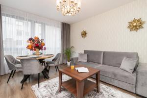 Elegant Apartment with Balcony and Air Conditioning in Gdańsk by Renters