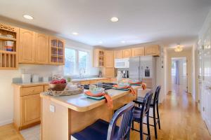 0 4 Miles to Grey Neck Beach Dog Friendly