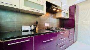 BluO 3BHK Green Park, Private Garden Balcony, Lift