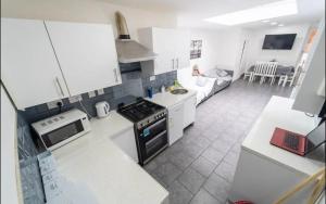 6 Bed House for ContractorsGroupsGuests