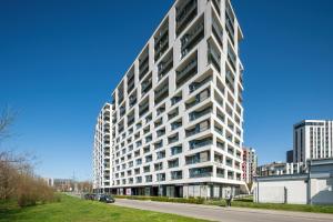 Apartment with Balcony and Parking by Renters