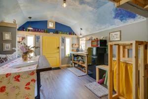 Blue Dream Cabin in Rising Fawn with Fire Pit!