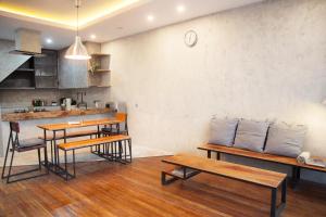 Flores Passport House