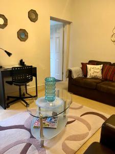 Apartment in the heart of Cheltenham Parking