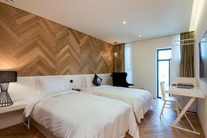 Hai Giường Đơn Cao Cấp – Hướng Thành Phố (Superior Twin - City View)