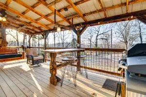 Serene and Cozy Studio Cabin Walk to Norfork Lake! - Mammoth Spring