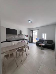 Sunshine Court Apartment No 1