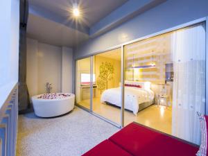 Ramada by Wyndham Phuket Deevana
