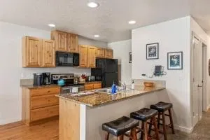 Charming Private Twnhome w/ Large Fenced Yard (58) - ميريديان