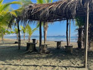 Casa Tili -TicoExperience on Isla Damas - Private Pool -Secluded Beach