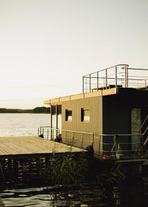 RiW Małe Swory - Domek pływający Houseboat