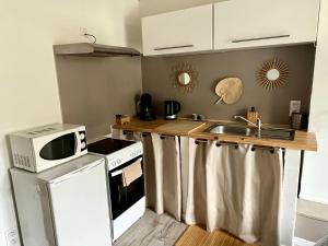 Les Glycines, charmant studio au calme dans bâtisse de Maître proche du centre ville parking gratuit