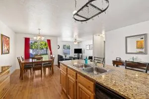 Peaceful & Comfy Single Level Town Home (90) - ميريديان