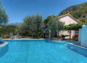 Gala’s Miracle Garden