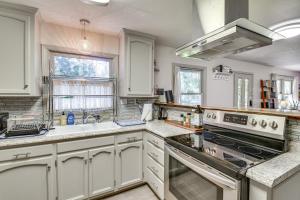 Lake Access and Hot Tub Pet-Friendly Arnold Home