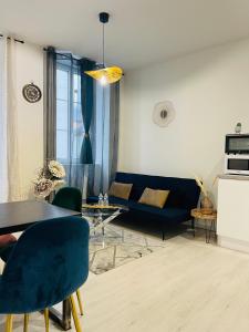 LE CAUBOUS Plein centre Appartement calme avec chambre et cuisine équipée