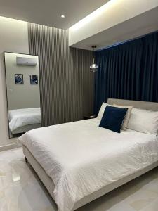 Downtown Luxury Apt Naco: 2br 2ba