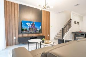 Stunning 5 Bd w Pool at Storey Lake Resort 2400