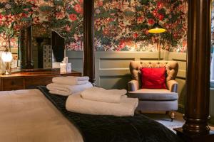 RHUBARB at Drapers Hall