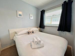 Seaside Chalet near Bracelet Bay Pass The Keys