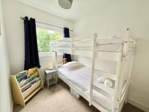 Seaside Chalet near Bracelet Bay Pass The Keys